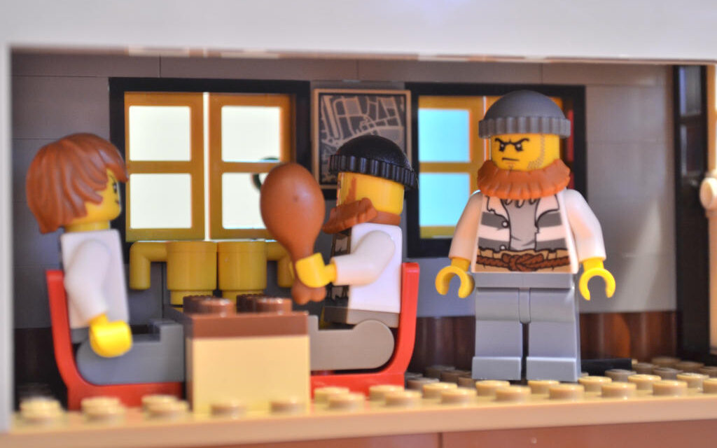Lego city 60068 – skrýš loupežníků