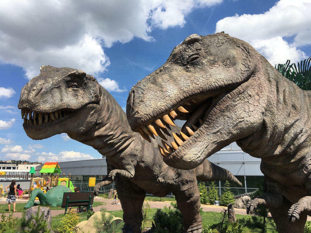 Dva dinosauri