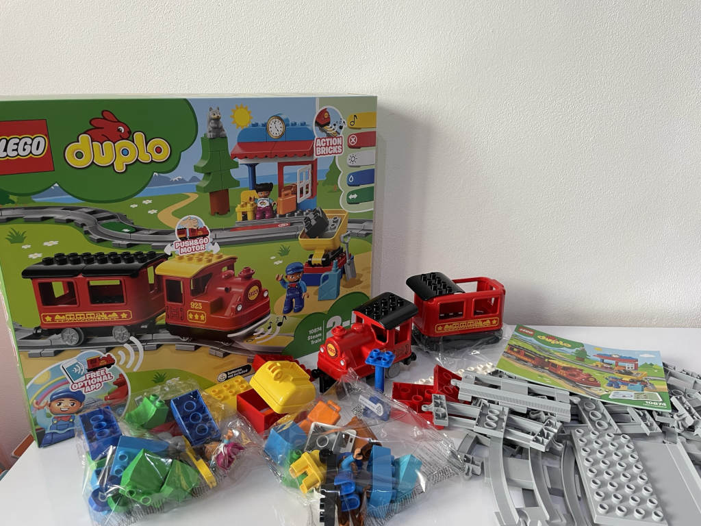 Lego-Duplo-10874-Parni-vlacek-rozbaleno